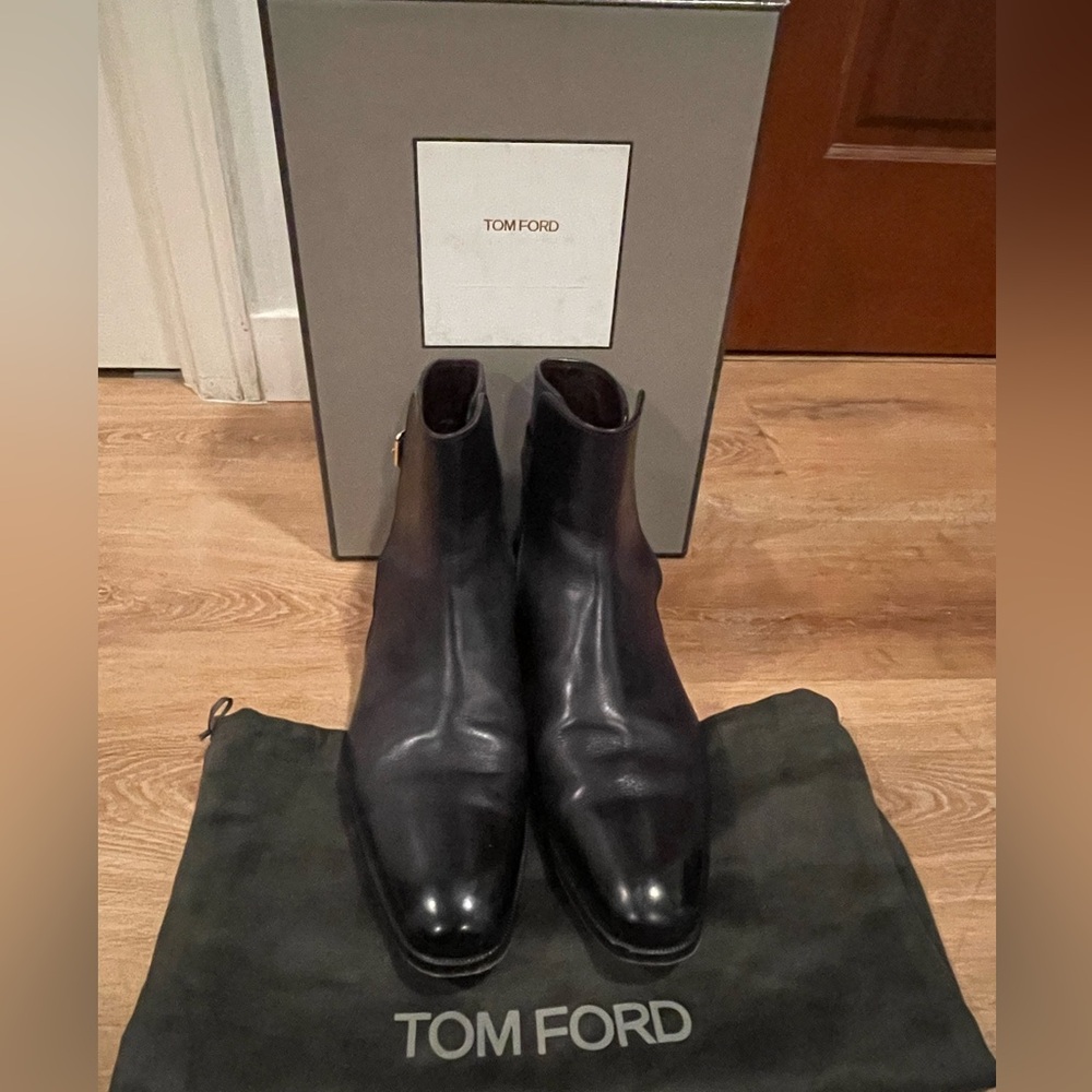 Size 9- Authentic Tom Ford Leather Boots with box and cover